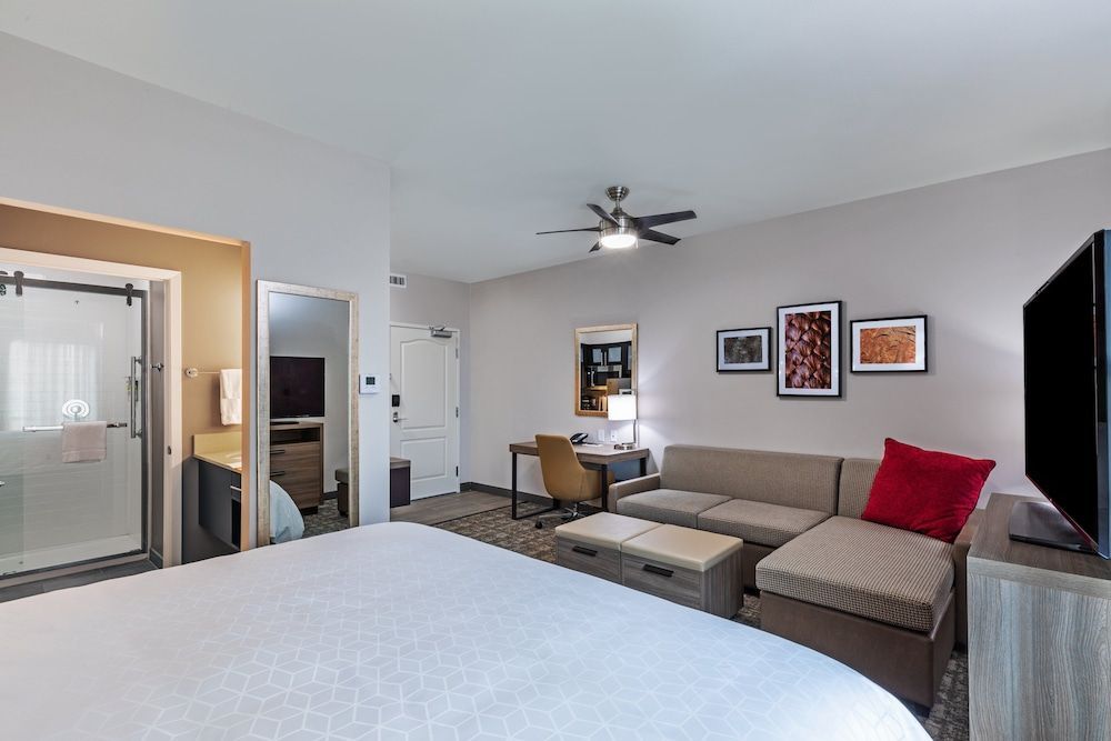 Staybridge Suites IAH AIRPORT EAST by IHG 2