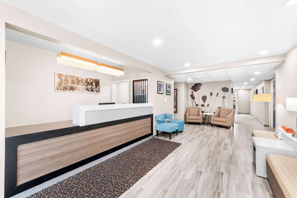 Sleep Inn & Suites Pigeon Forge Downtown 2
