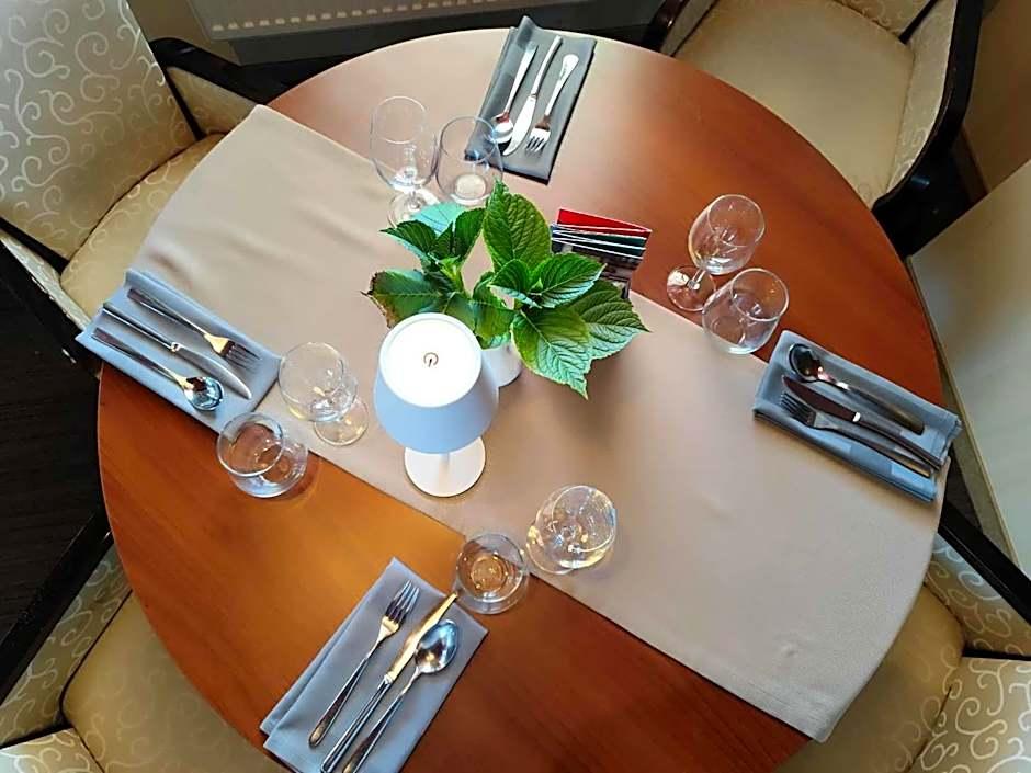 Aviator Hotel Restauracja & SPA 1