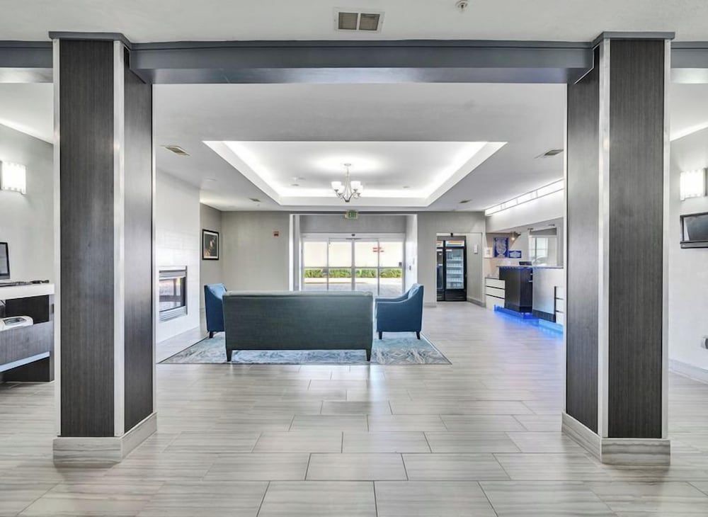 Platinum Inn & Suites Webster 2