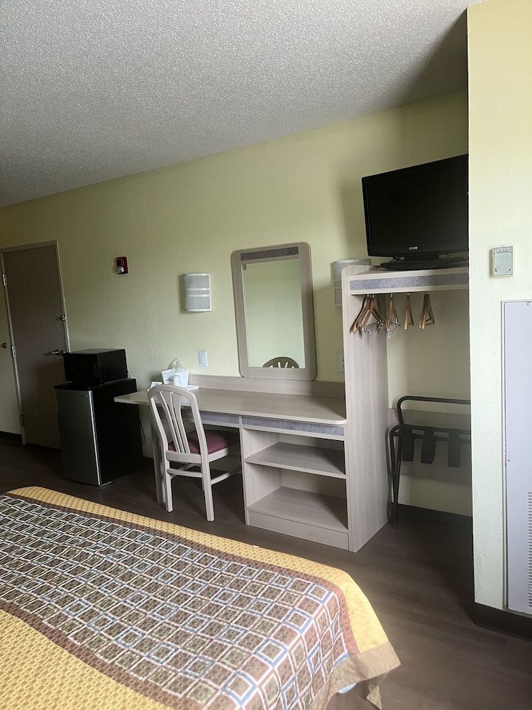 Howard Johnson by Wyndham Clarksville Tennessee 2