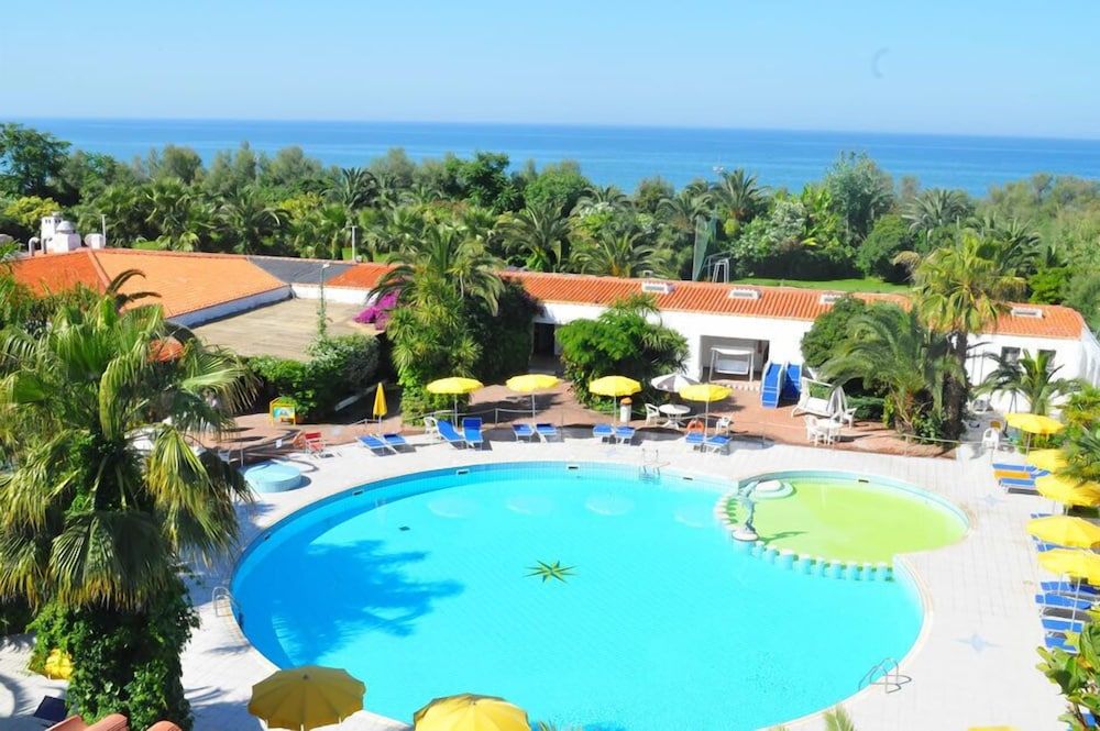Marina Club Hotel 1