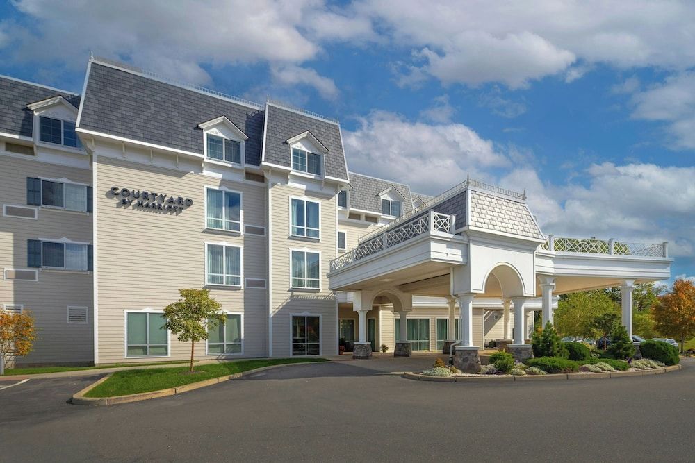 Courtyard by Marriott Lenox Berkshires 1