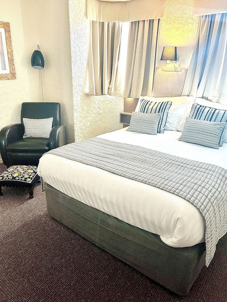 Clifton Court Hotel 1
