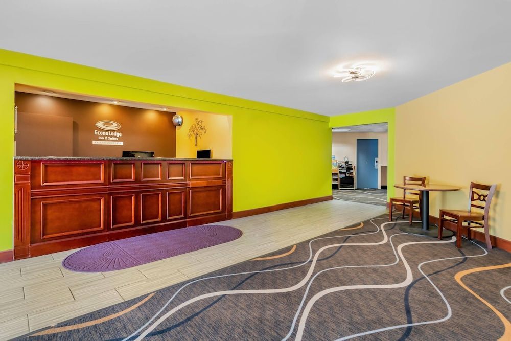 Econo Lodge Inn & Suites Eau Claire South 2