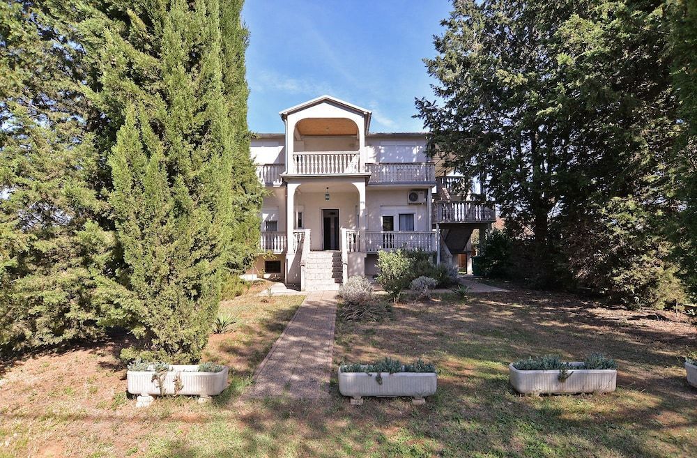 Apartment 1631 1
