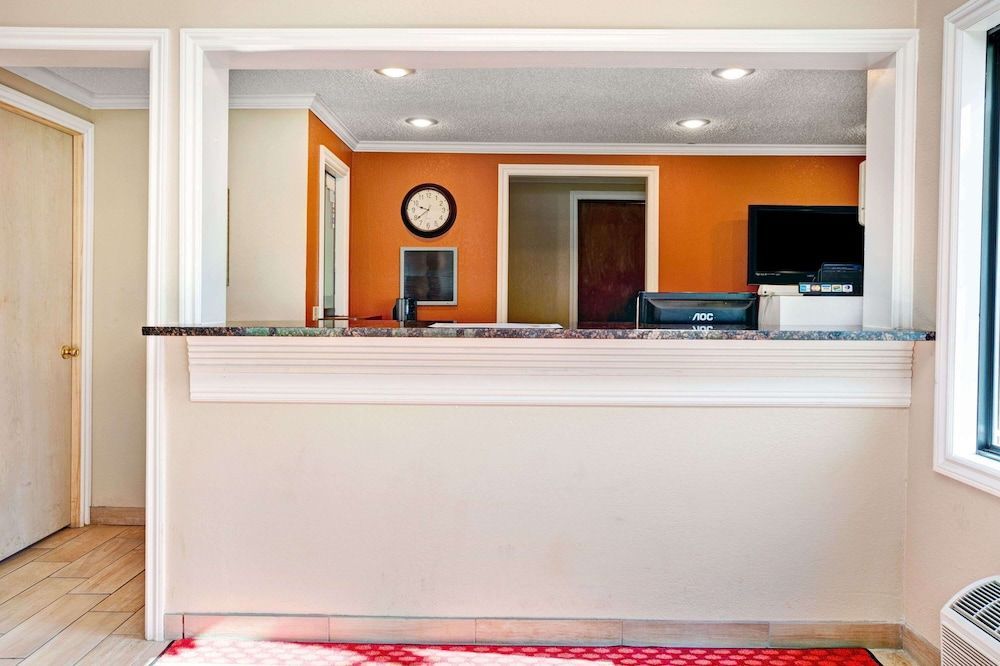 Knights Inn Sterling Heights 2