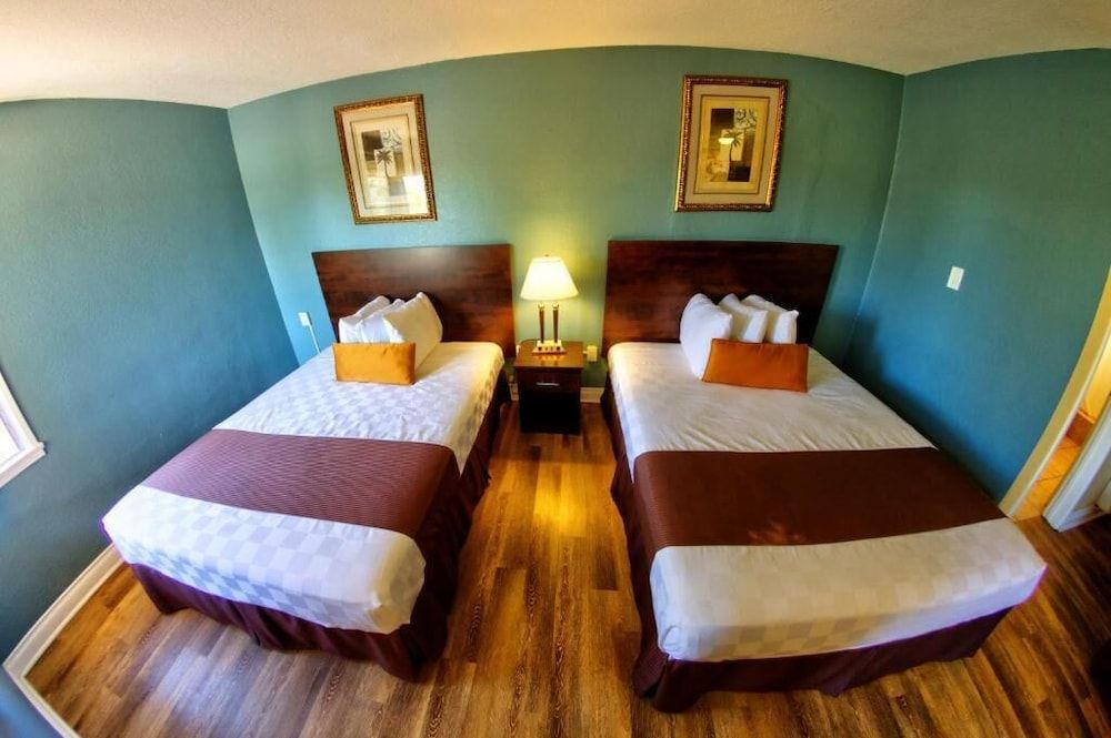 Palm Tropics Motel 1