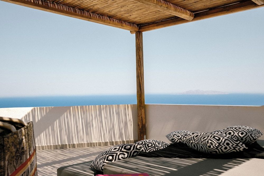 Anemos Imerovigli Suites 1