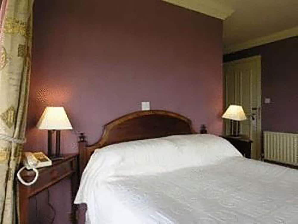 Ballinalacken Castle Country House Hotel 2