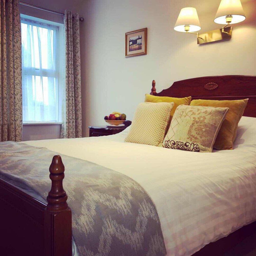 Tully's Hotel 2