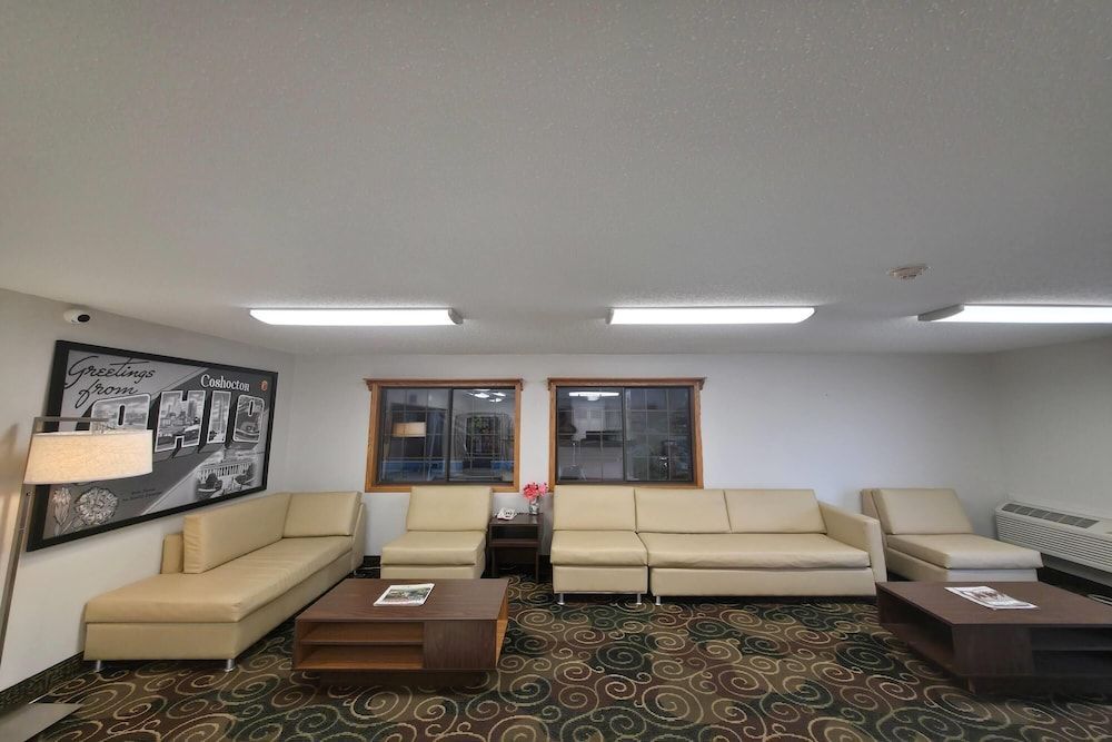 Super 8 by Wyndham Coshocton Roscoe Village 2