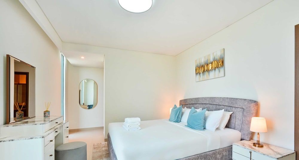 LUX 52 42 Deluxe Marina view suite 2