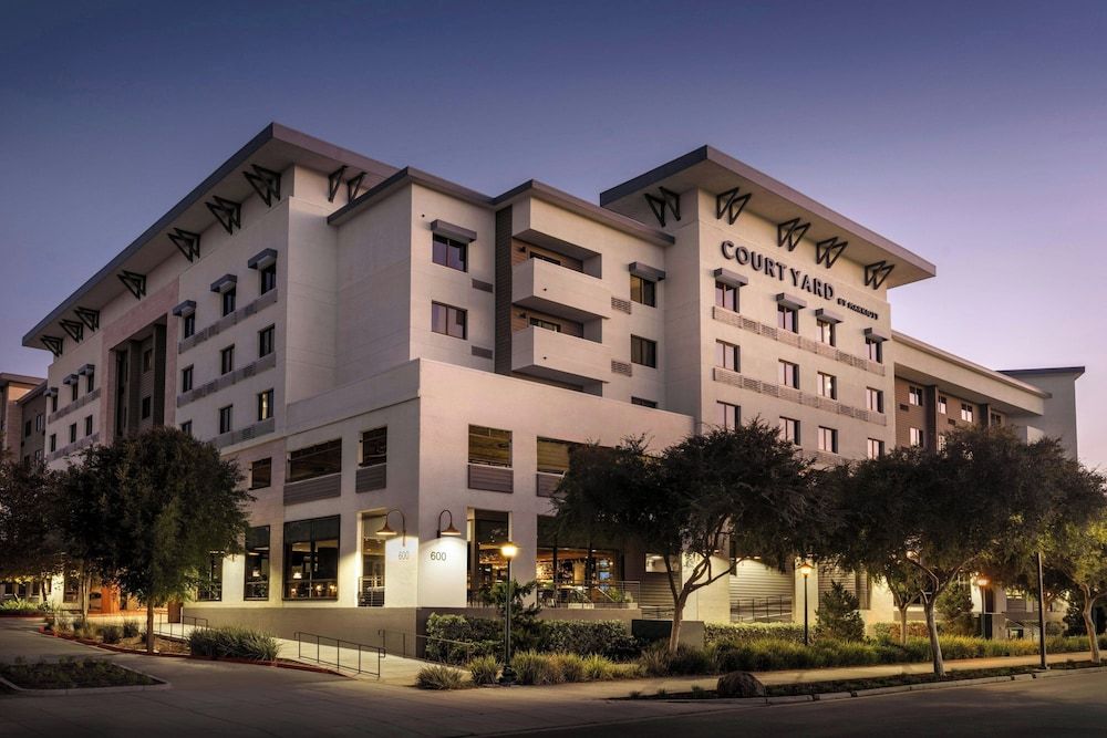 Courtyard by Marriott Redwood City 1