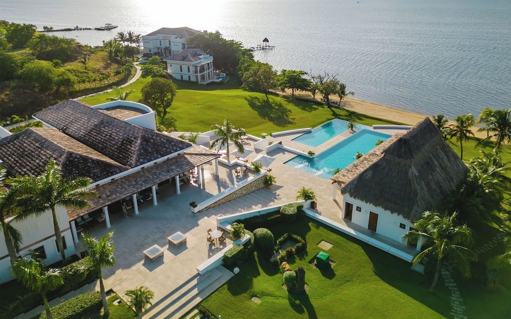 Las Verandas Hotel & Villas 1