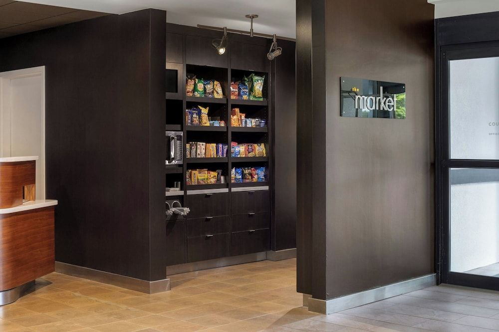 Courtyard by Marriott Pittsburgh Airport 2