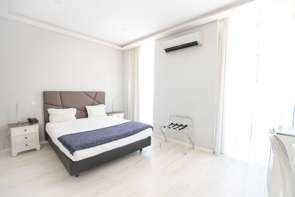 Grande Pensao Residencial Alcobia 1