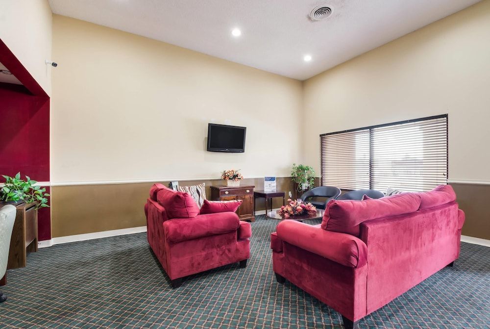 Econo Lodge Inn & Suites Knoxville East 2