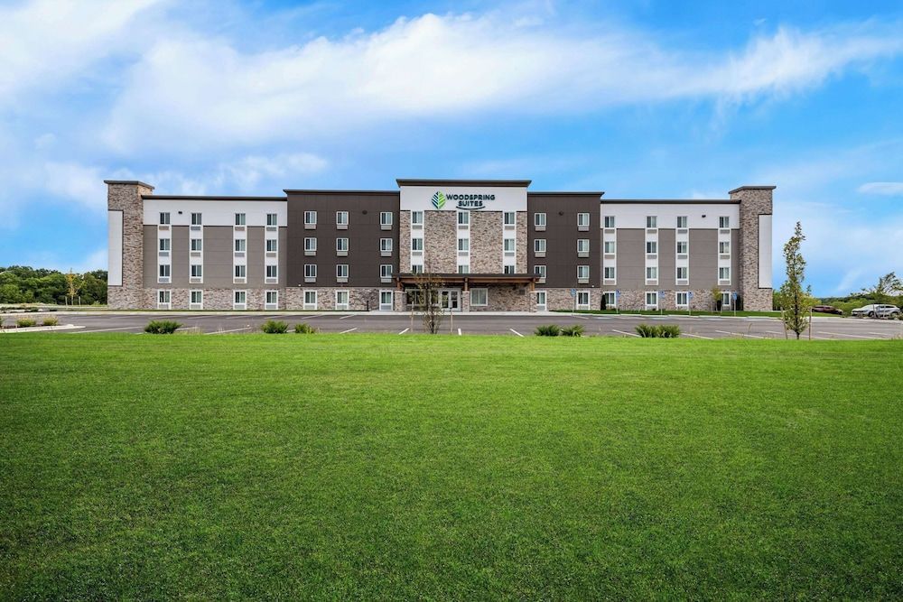 WoodSpring Suites Kansas City Airport 1