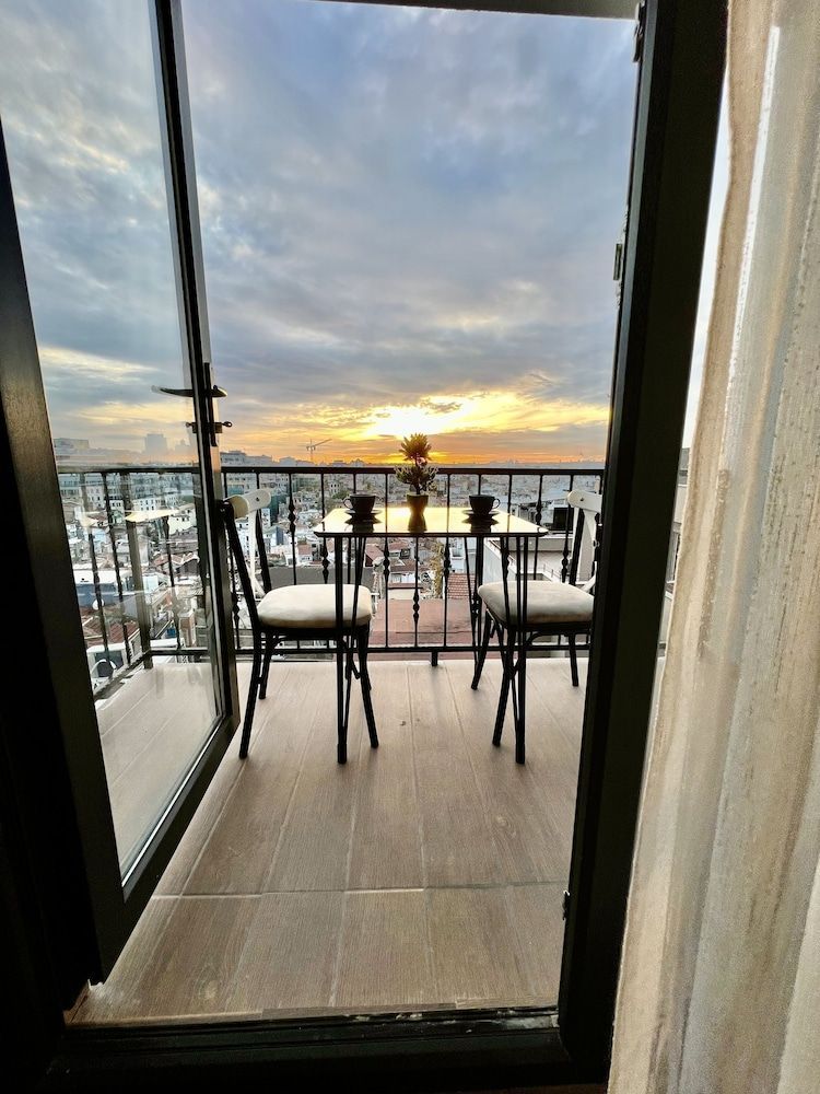Taksim Larissa hotel suites 1