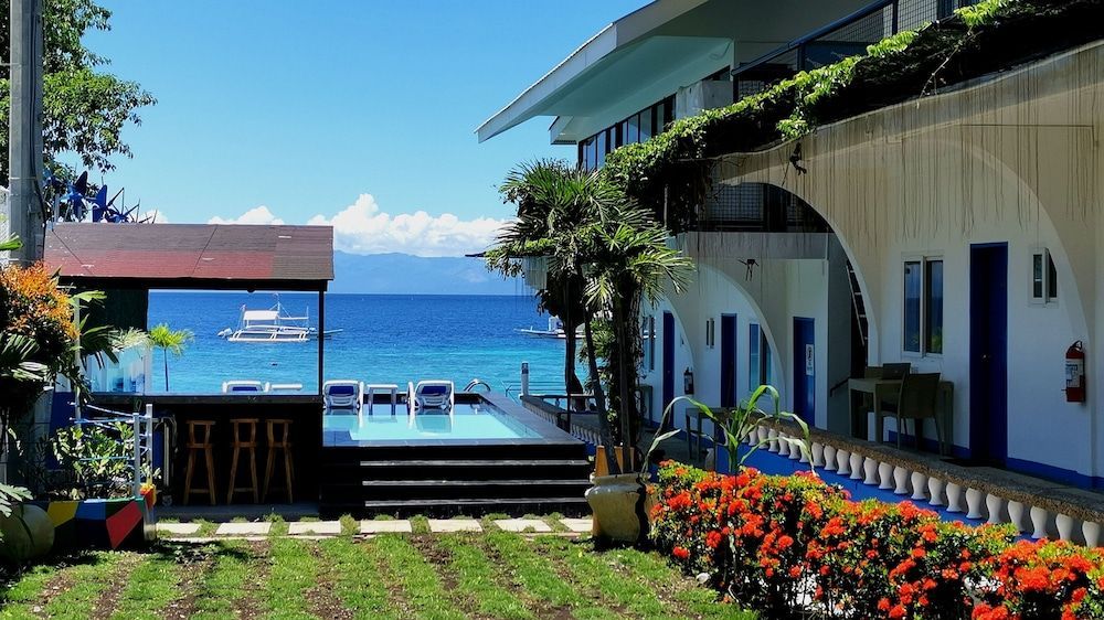 Pescadores Suites Moalboal 1