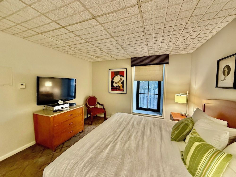 Lindsey Place 2