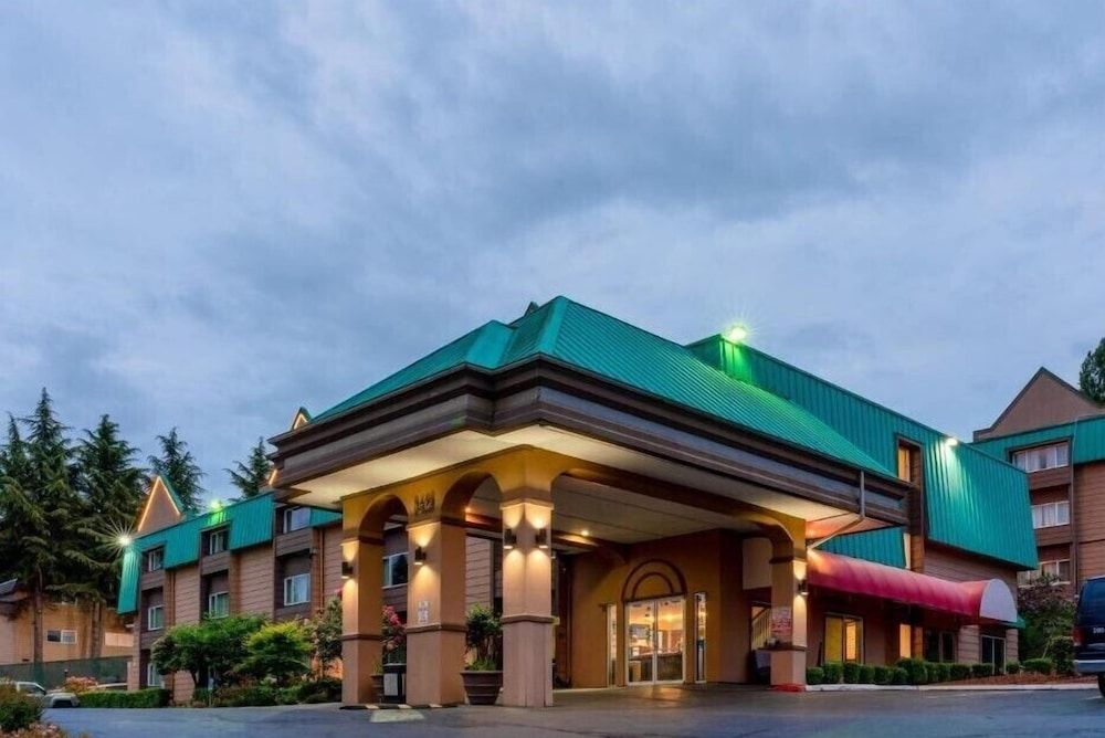Sutton Suites Hotel 1