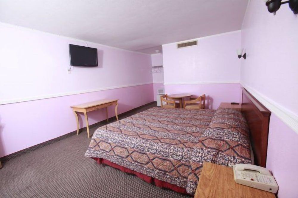 Meadowbrook Motor Lodge 2