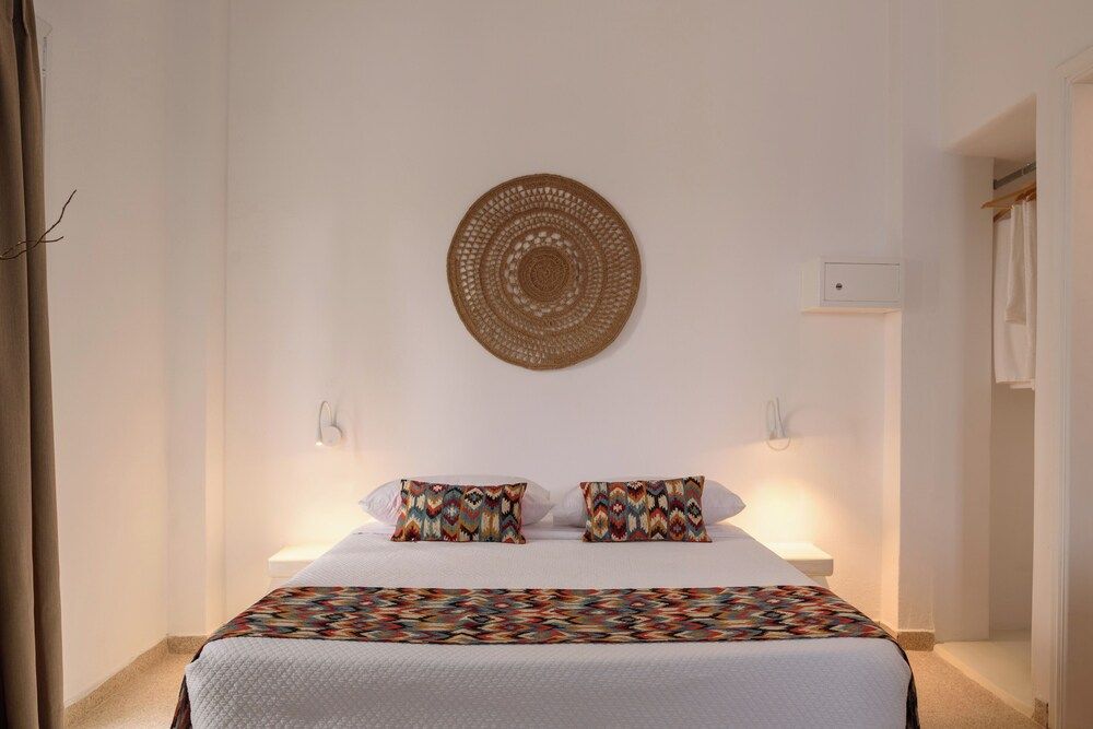 Cal Day Rooms Santorini 1