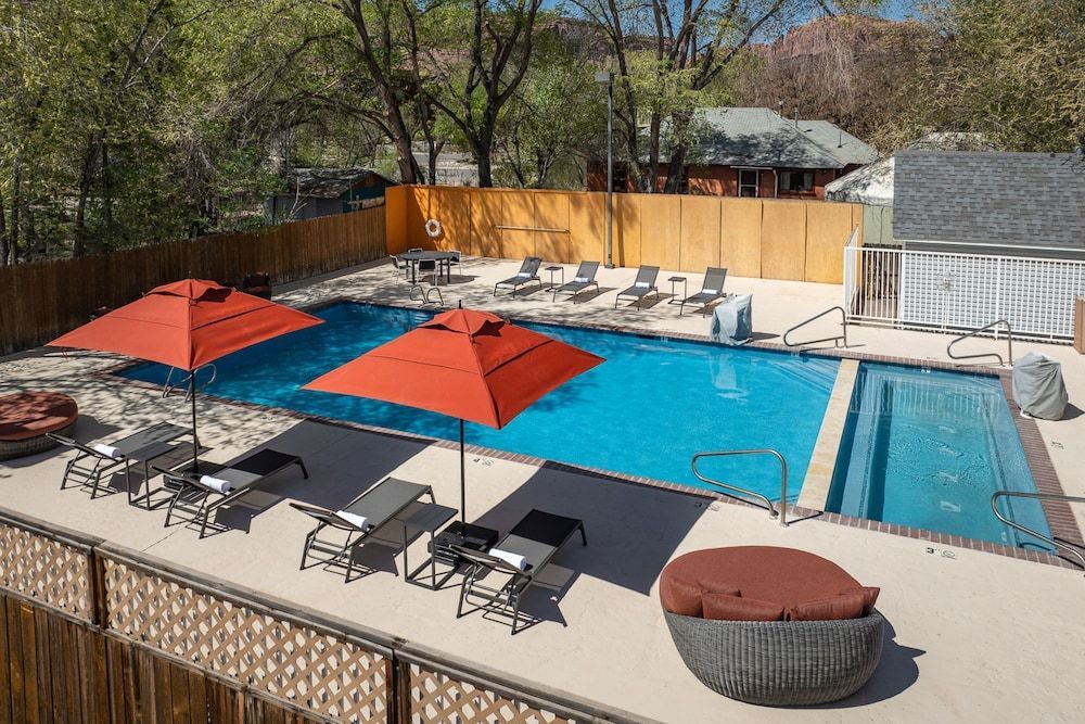 River Canyon Lodge 1