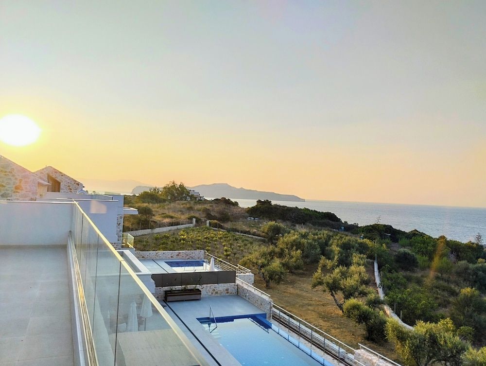 Oinolithos Luxury Villas 1