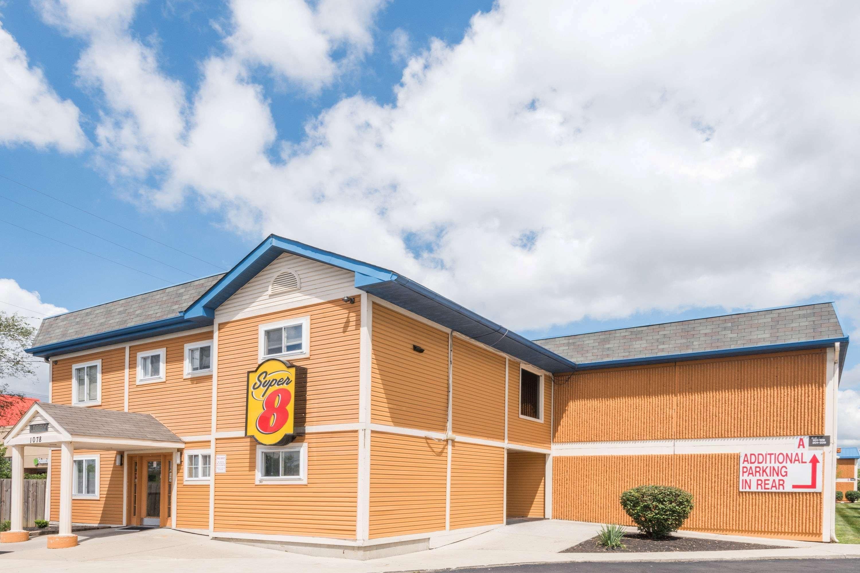 Super 8 by Wyndham Columbus 1