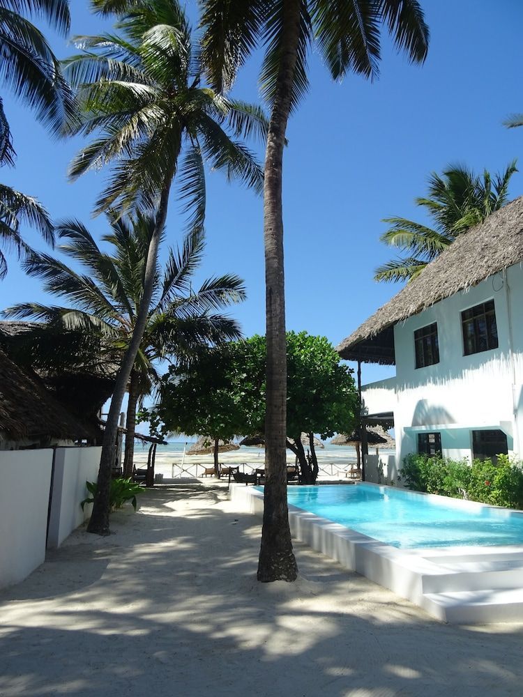 Makuti Beach Bungalows 2