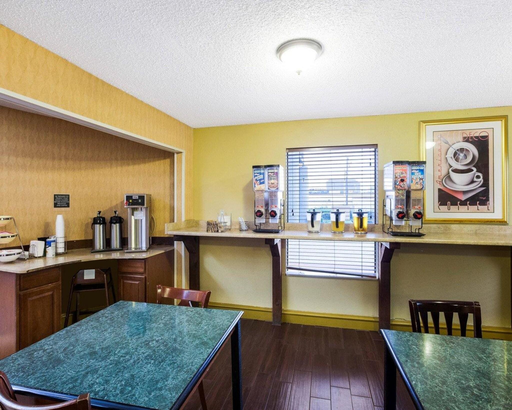 Rodeway Inn & Suites Fiesta Park 1