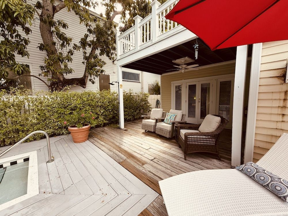 The Independent Inn 1