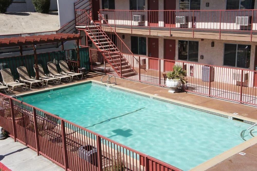 Days Inn by Wyndham Victorville/Hesperia I-15 & Palmdale Rd 1