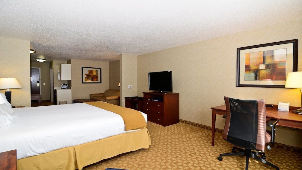 Holiday Inn Express & Suites FORT ATKINSON by IHG 2