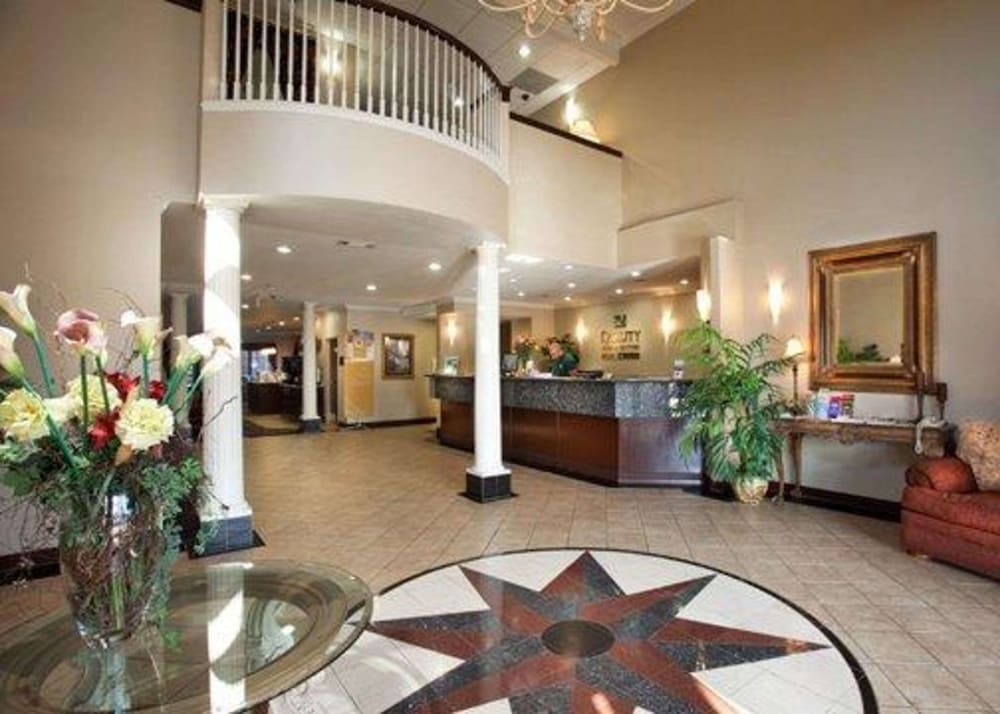 Quality Inn & Suites Near University 2