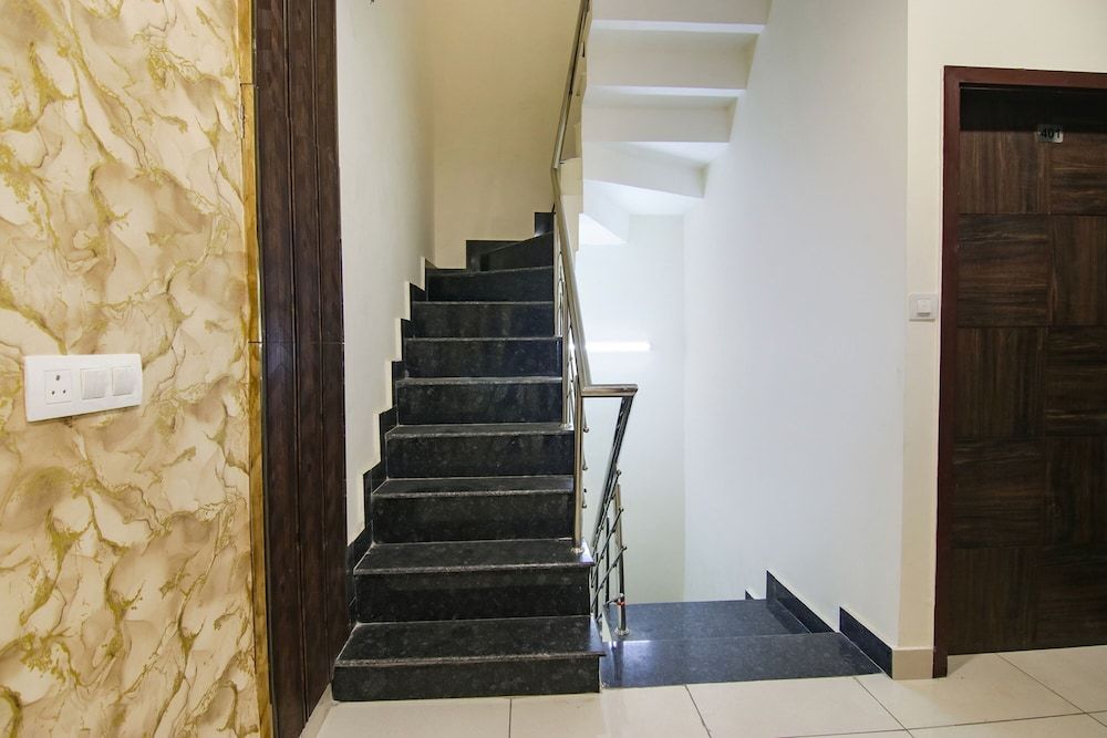 FabHotel Spring - Nr Golden Temple 2