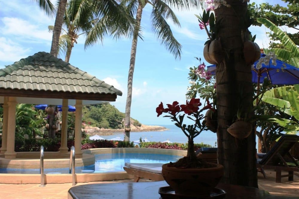 Idyllic Samui Beach Villa Resort 1