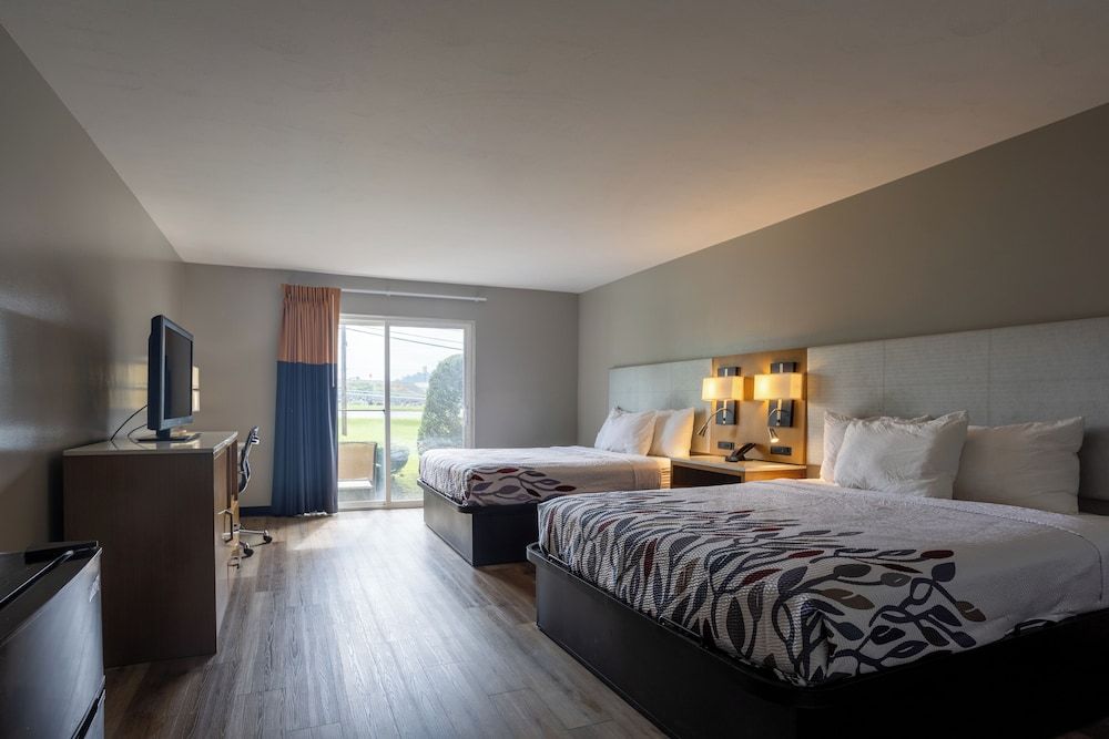 Colonial Brick Inn & Suites 1