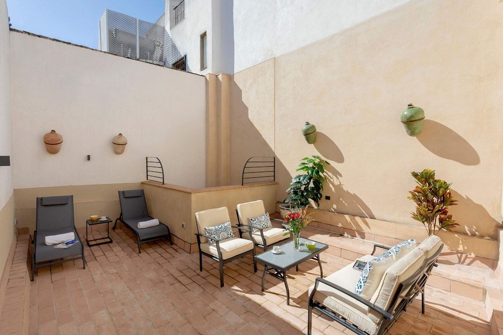 Exclusive Apartment Near Cathedral Rodrigo Caro IV 2