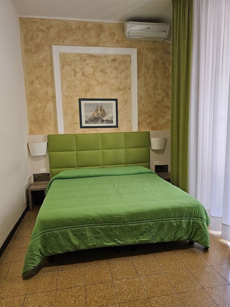 ETNEA ROYAL SUITES 1