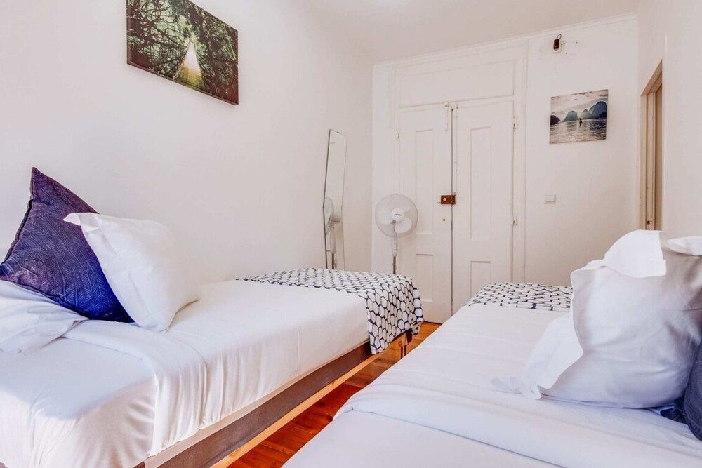 3 Bedroom Apartment in Baixa with River View 2