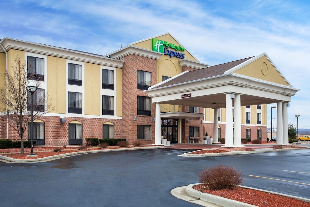 Holiday Inn Express & Suites MARTINSVILLE-BLOOMINGTON AREA by IHG 1