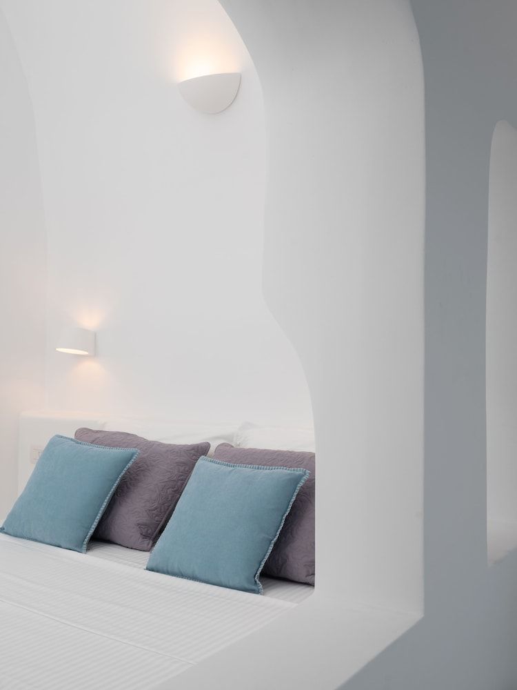 Oia Spirit Studios by Mary D Nomikou 2