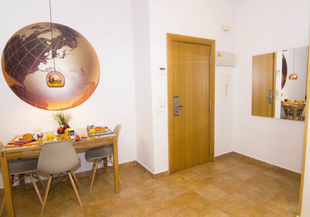 Living Valencia Apartments - Merced 2