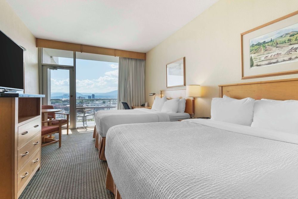 Best Western Plus Kelowna Hotel & Suites 1