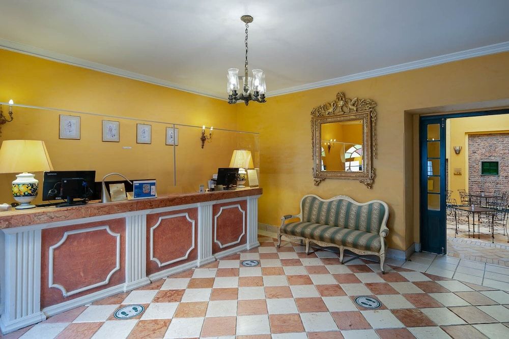 Hotel De La Opera 2