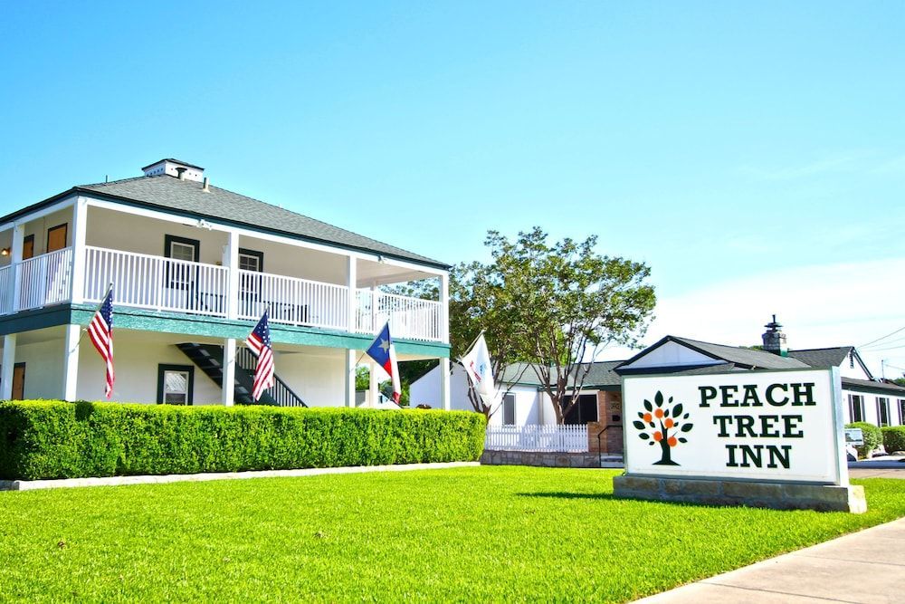 Peach Tree Inn & Suites 1